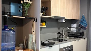 Departamento Deluxe, vista a la ciudad | Frigobar, microondas, horno y parrilla de estufa