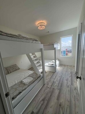 4 bedrooms, free WiFi, bed sheets