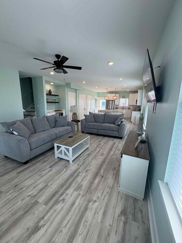 Baywinds condo #9: Spacious 4BR waterfront retreat in Grand Isle, LA.