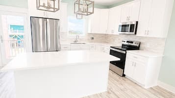 Coffee/tea maker, fridge, microwave, oven
