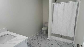 Douche, serviettes fournies