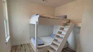 4 camere, Wi-Fi gratuito, lenzuola