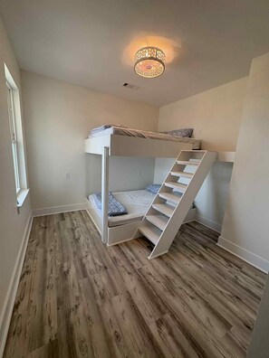 4 bedrooms, free WiFi, bed sheets