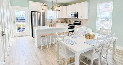 Baywinds condo #9: Spacious 4BR waterfront retreat in Grand Isle, LA. - Coastal Realty Group