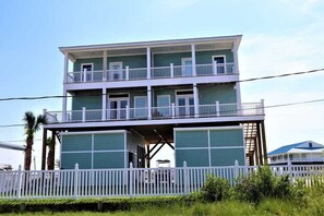 Exterior - Baywinds condo #9: Spacious 4BR waterfront retreat in Grand Isle, LA. - Coastal Realty Group (Grand Isle)