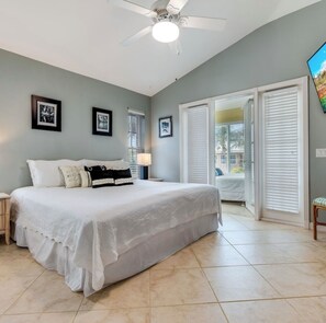 3 bedrooms, iron/ironing board, WiFi, bed sheets - Spacious 3bdrm home w/ heated pool/hot tub, short walk to beach & Times Square (Fort Myers Beach)