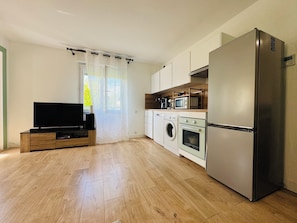 Micro-ondes, four, plaque de cuisson, lave-vaisselle
