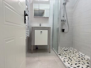 Shower, hair dryer, towels, soap