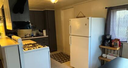 Lovely 2-bedroom house with AC & pet friendly in Vanderbilt