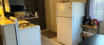 Lovely 2-bedroom house with AC & pet friendly in Vanderbilt