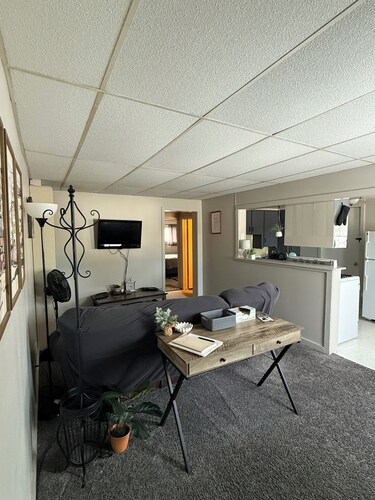 Lovely 2-bedroom house with AC & pet friendly in Vanderbilt