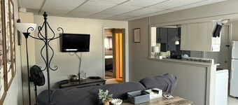 Lovely 2-bedroom house with AC & pet friendly in Vanderbilt