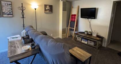 Lovely 2-bedroom house with AC & pet friendly in Vanderbilt