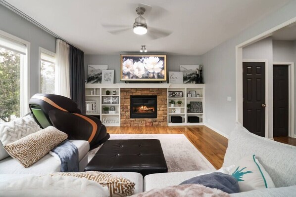 TV, fireplace, stereo