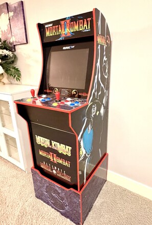 Game room - Family-Friendly 5BR Home w/ Games & Massage Chair (Papillion)