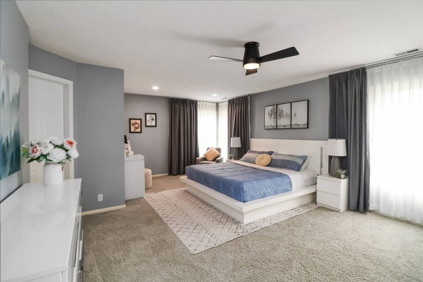 Desk, iron/ironing board, WiFi, bed sheets