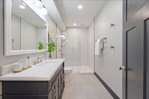 Shower, hair dryer, bidet - Family-Friendly 5BR Home w/ Games & Massage Chair (Papillion)