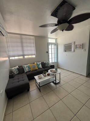 Smart TV - 3-bedroom house in beautiful Guanica with AC (guanica)