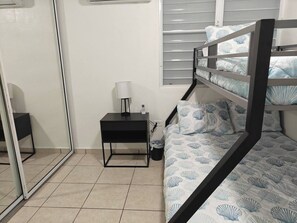 3 bedrooms, iron/ironing board, WiFi, bed sheets