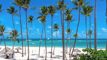 Privatstrand, weißer Sandstrand, Cabañas (gegen Gebühr)