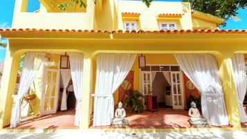 Beach massages, massages