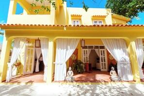 Beach massages, massages - LAS PALMAS STUDIOS playa LOS CORALES (Punta Cana)