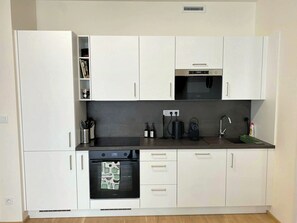 電子レンジ、オーブン、コンロ、食器洗い機