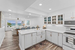 Apartment (2 Bedrooms) | Interior - Beachfront Panama City Beach Stay With Gulf Views, Balconies, a King Suite, two Queens, and Twin Nook for 8 Guests The Shores Townhome by Avantstay (Panama City Beach)