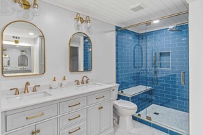 Apartment (2 Bedrooms) | Interior - Beachfront Panama City Beach Stay With Gulf Views, Balconies, a King Suite, two Queens, and Twin Nook for 8 Guests The Shores Townhome by Avantstay (Panama City Beach)