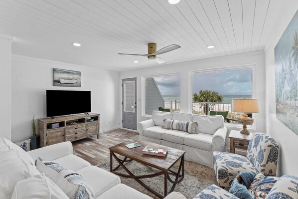 Front of property - Beachfront Panama City Beach Stay With Gulf Views, Balconies, a King Suite, two Queens, and Twin Nook for 8 Guests The Shores Townhome by Avantstay (Panama City Beach)