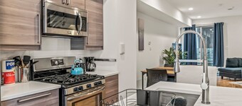 Beyond Spacious 4-bedroom house W/ HotTub