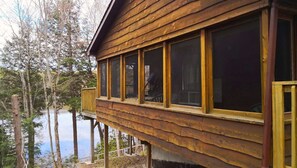 Exterior detail - Deluxe Three Bedroom Cottage (Parry Sound)