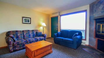 Télévision, lecteur de DVD, table de tennis de table