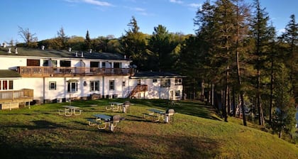 Beautiful Lakefront Inn Suites