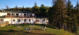 Beautiful Lakefront Inn Suites