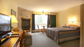1 bedroom, desk, bed sheets