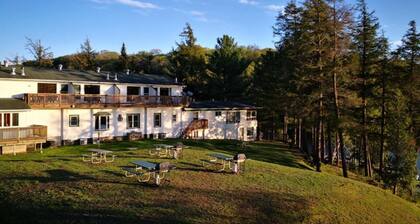 Beautiful Lakefront Inn Suites