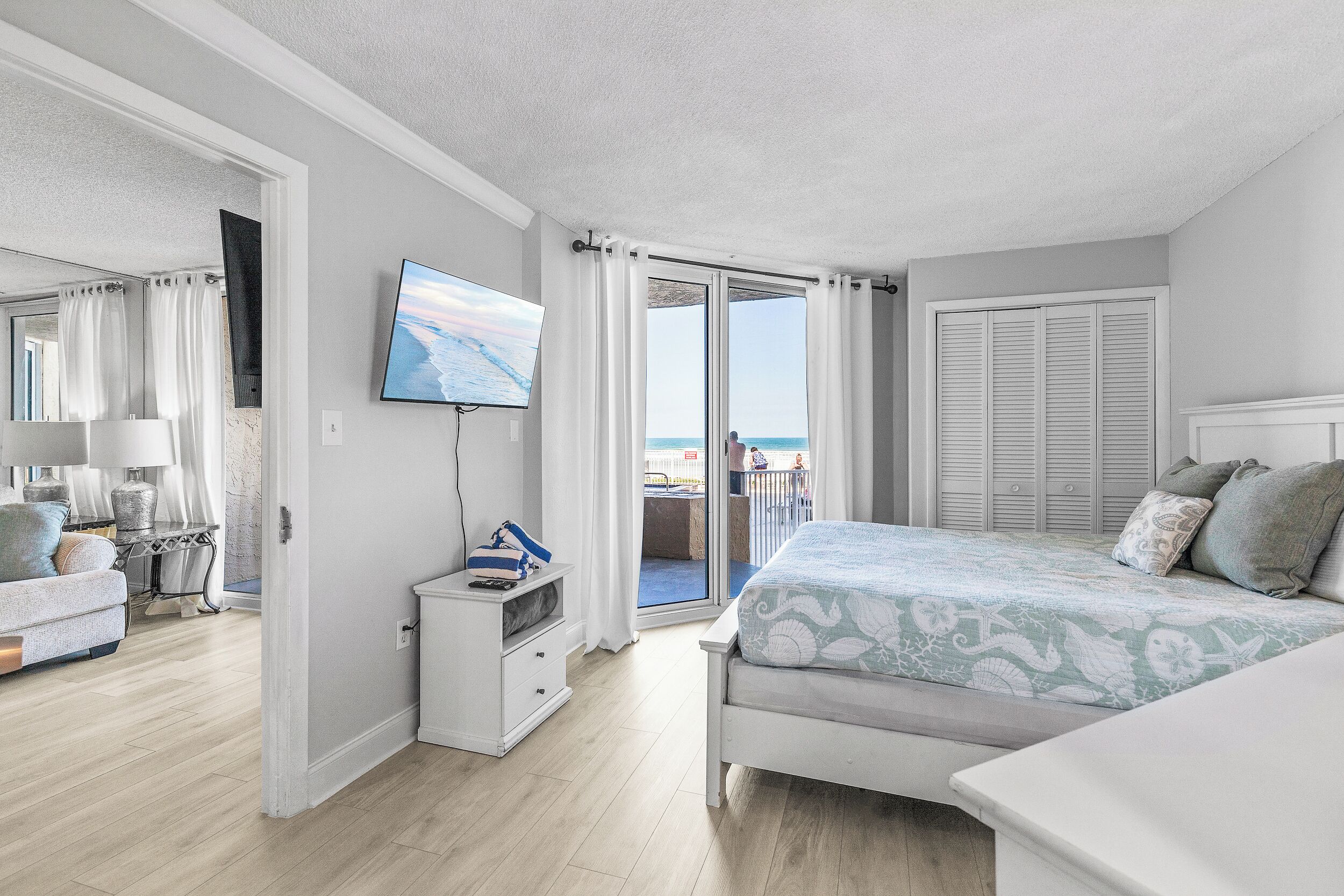 2 bedrooms, individually decorated, individually furnished, bed sheets