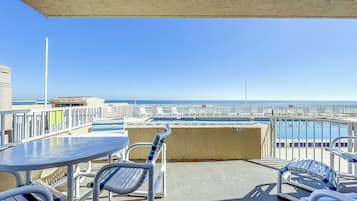 Appartement, Meerdere bedden, balkon, uitzicht op zee (Oceania Beach Club 106) | Buiten dineren