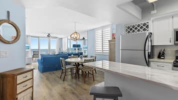 Condo, Multiple Beds, Balcony, Ocean View (Oceania Beach Club 301) | Interior