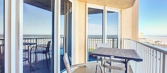 Oceania Beach Club