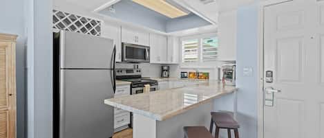 Appart'hôtel, plusieurs lits, balcon, vue océan (Oceania Beach Club 301) | Cuisine privée