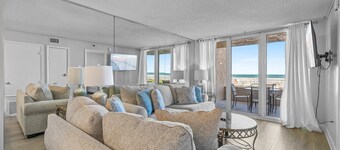Oceania Beach Club