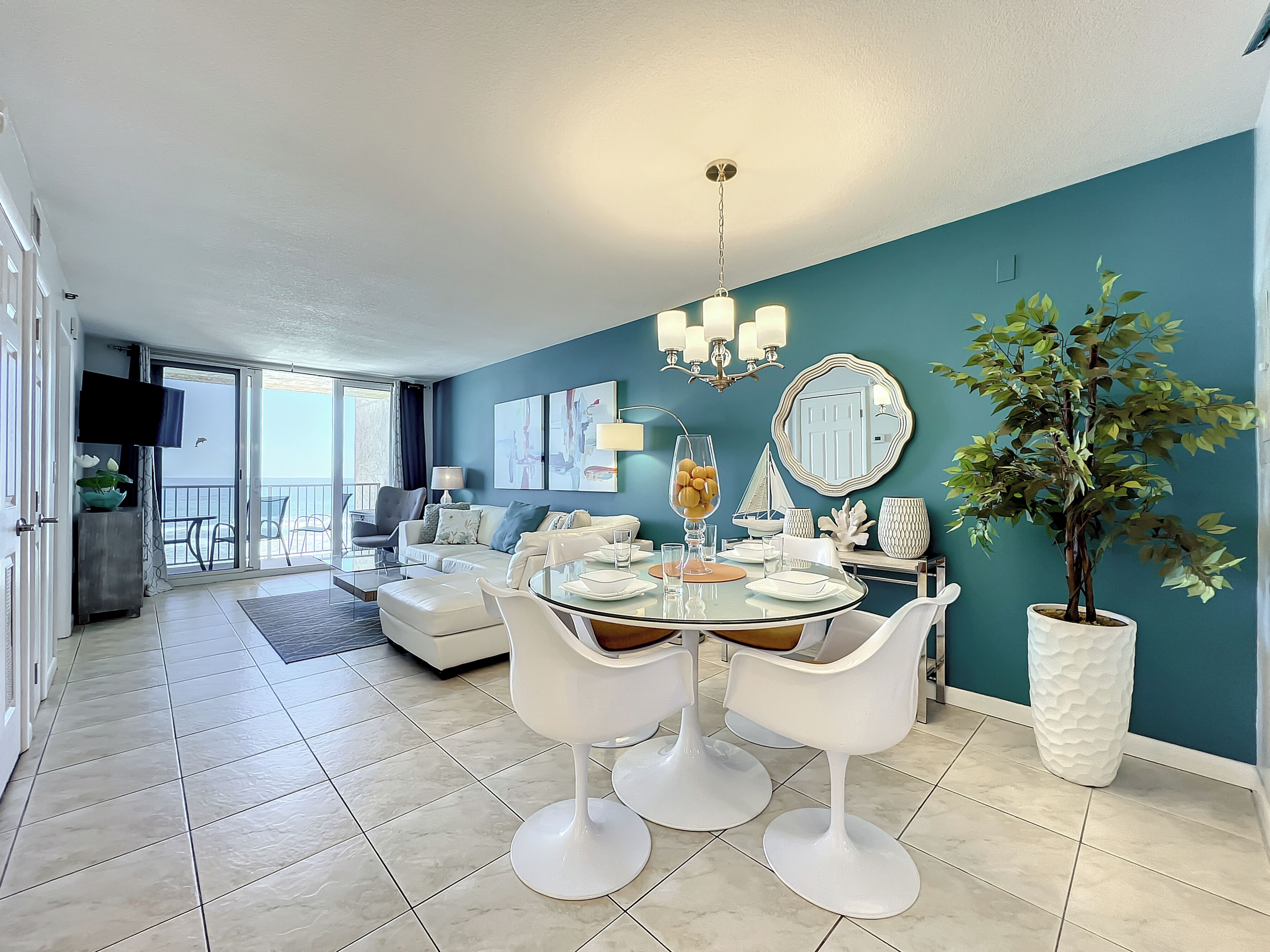 Apartamento, varias camas, balcón, vistas al mar (Oceania Beach Club 303) | Restauración