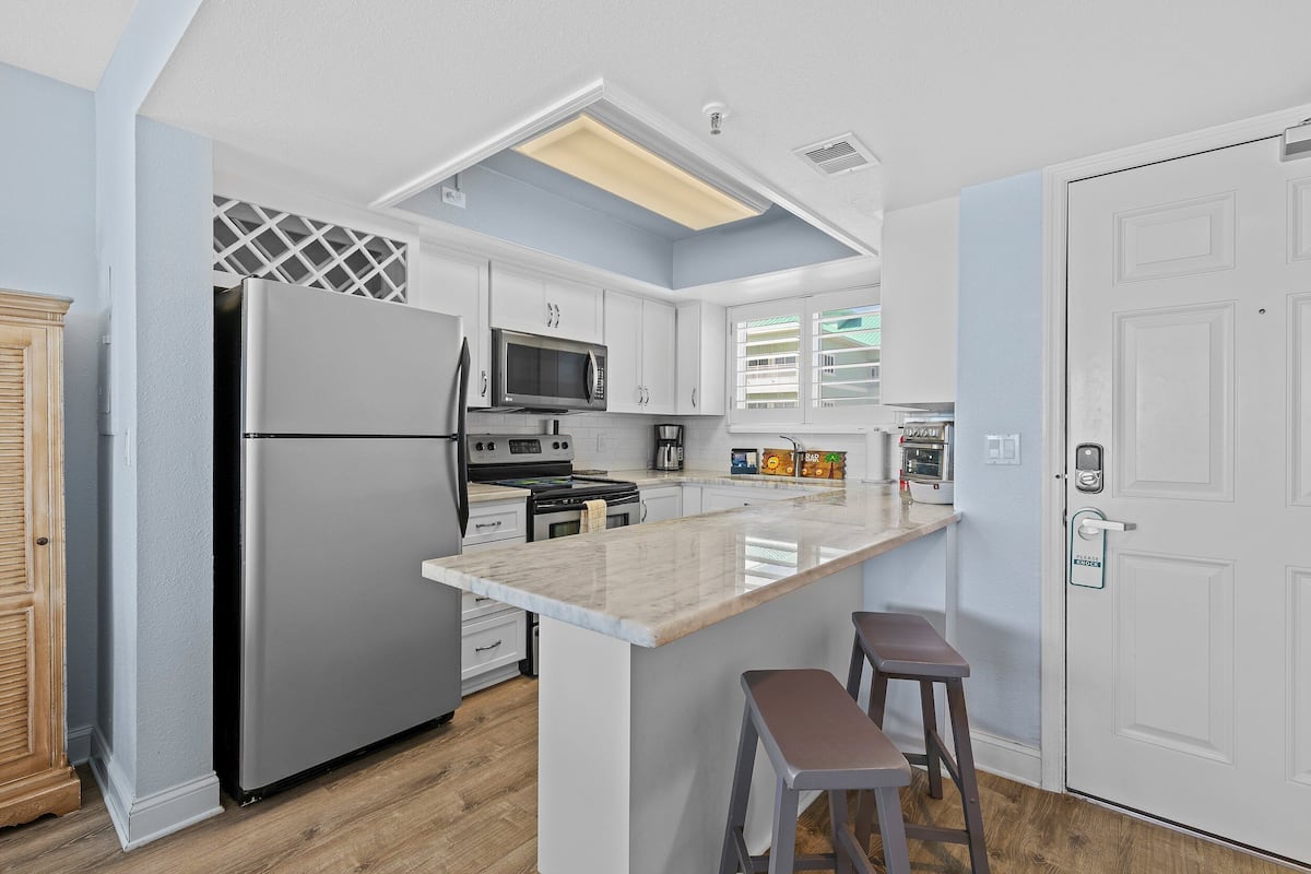 Condo, Multiple Beds, Balcony, Ocean View (Oceania Beach Club 301) | Private kitchen