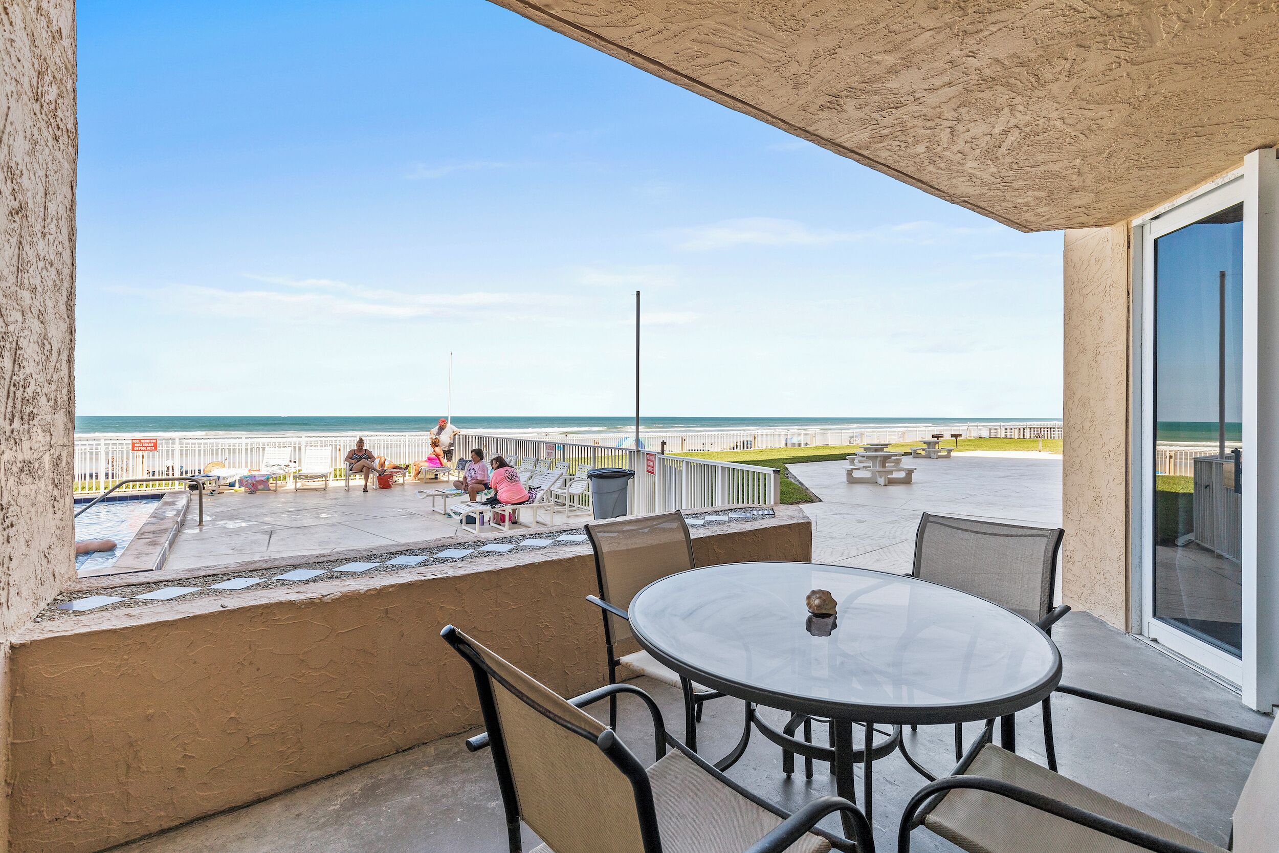 公寓式客房, 多张床, 阳台, 海洋景观 (Oceania Beach Club 104) | 室外用餐