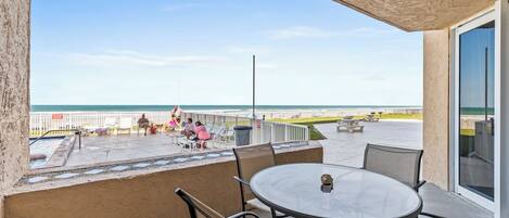 Daire, Birden Çok Yatak, Balkon, Okyanus Manzaralı (Oceania Beach Club 104) | Açık havada yemek servisi