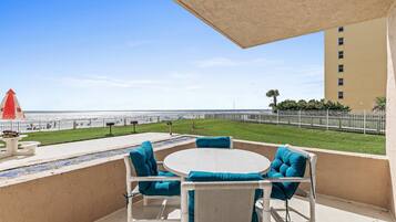 Appartement, Meerdere bedden, balkon, uitzicht op zee (Oceania Beach Club 101) | Buiten dineren