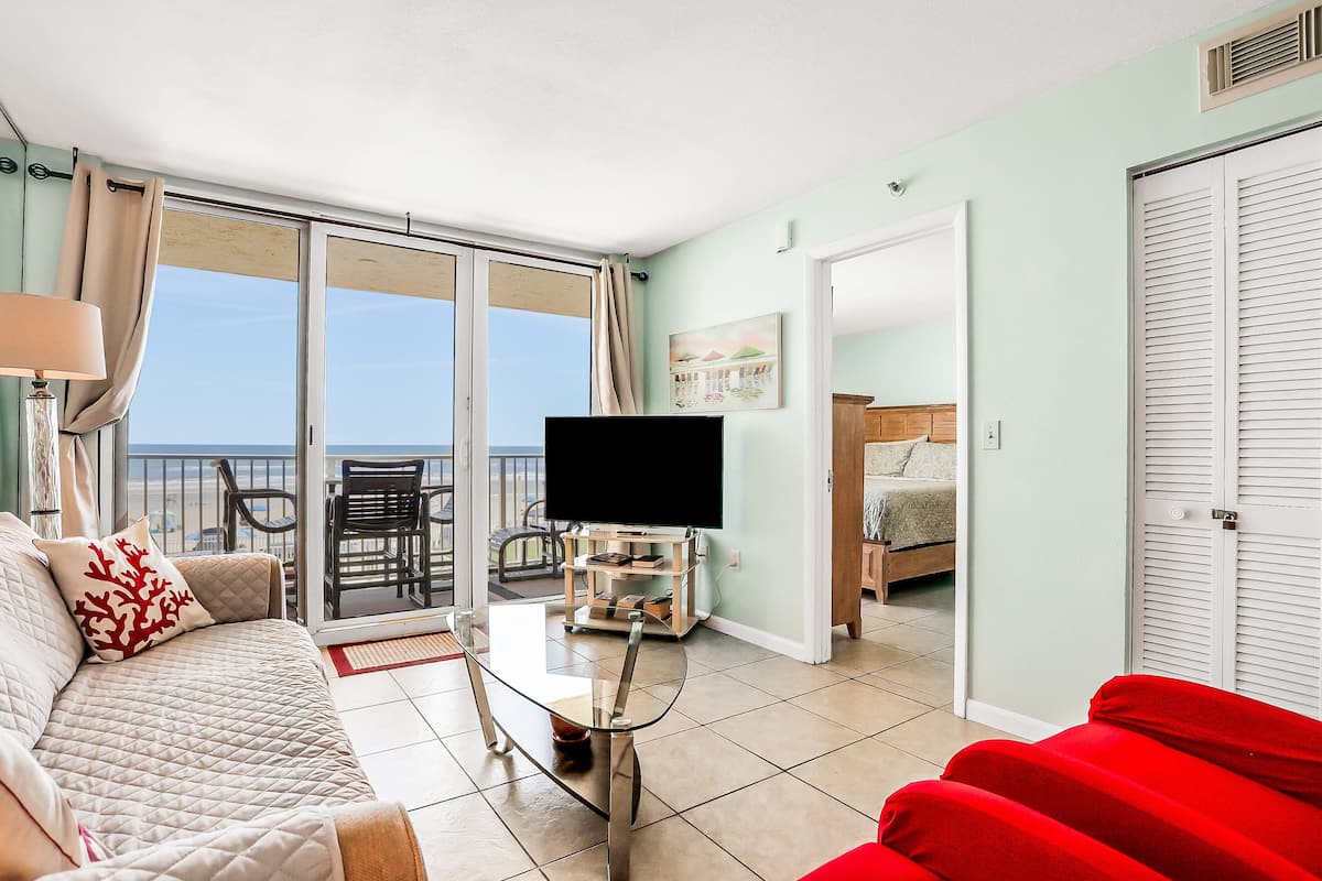 Appartamento, letti multipli, balcone, vista spiaggia (NSB Oceania 204) | 2 camere, con stile personalizzato, con arredamento individuale