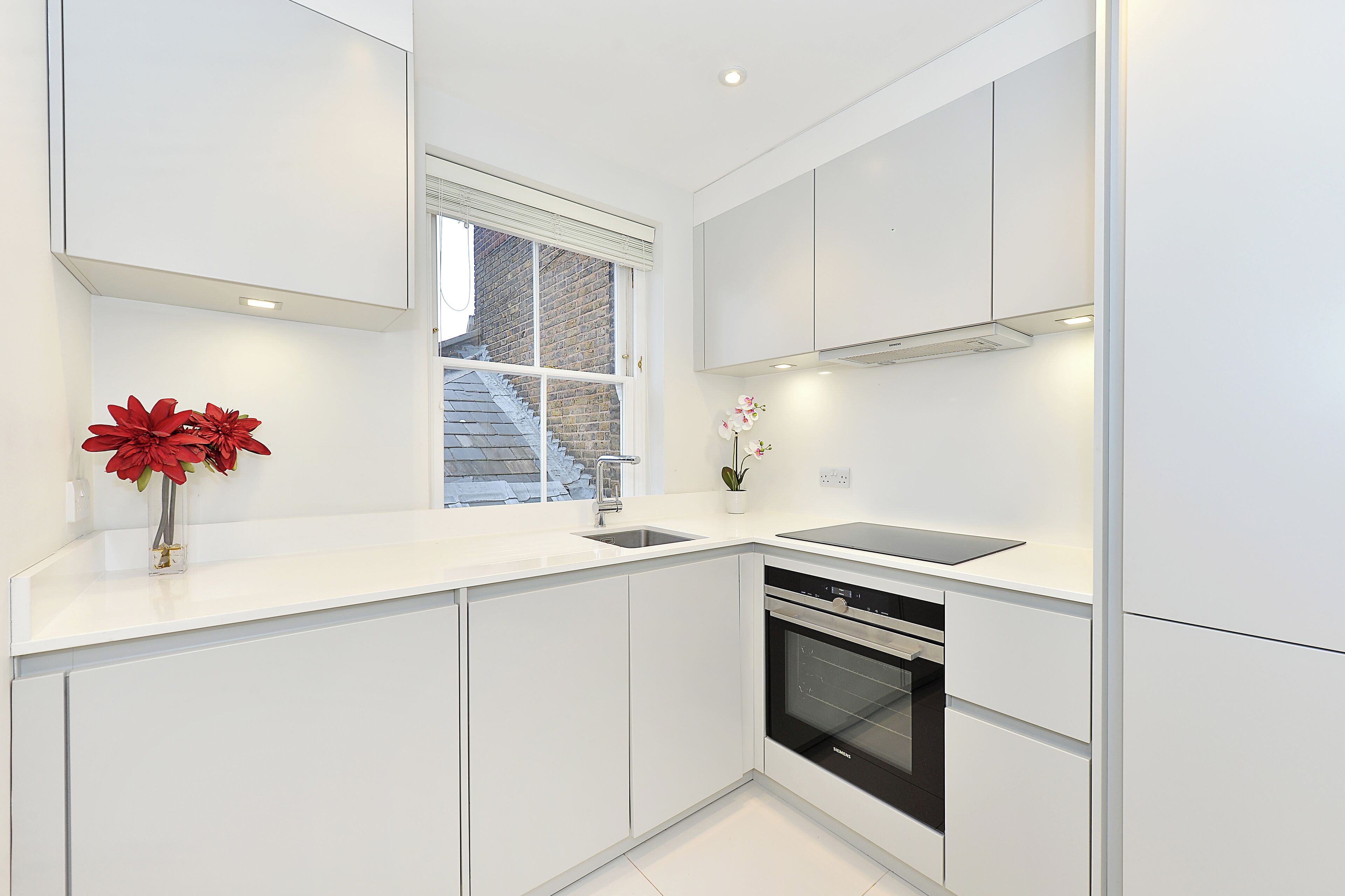 ثلاجة، فرن، موقد طهي مسطح، غسالة أطباق